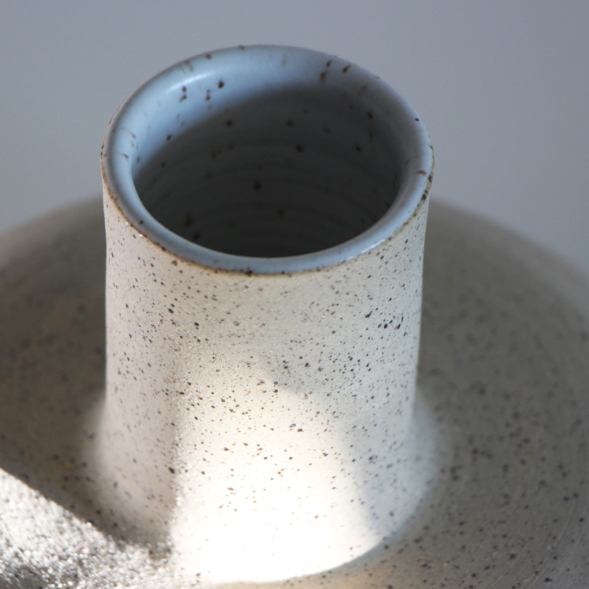 white ceramic vase |Saturn